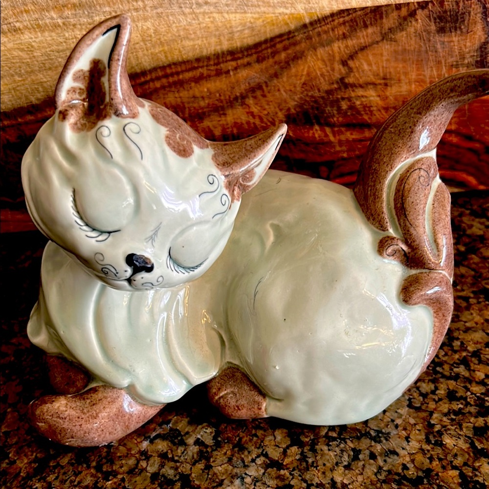 Vintage Kay Finch Ceramic Cat Figurine - Cream and Brown